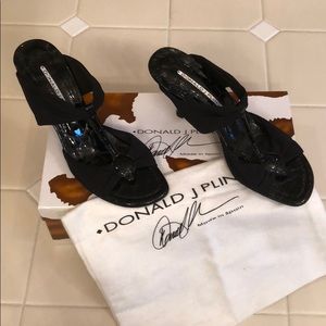 Donald J Pliner black patent and fabric slide